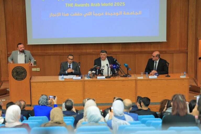 خلال مؤتمر صحفي حضرة ممثلو المؤسسات الرسمية ووكالات الأنباء المحلية والعربية والدولية