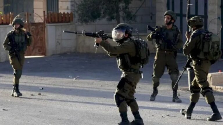 4 إصابات برصاص الاحتلال قرب جدار الفصل في الرام