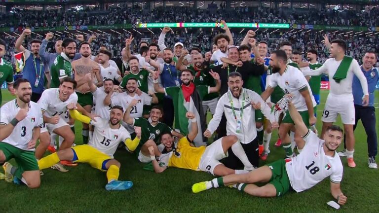 المنتخب الفلسطيني يتأهل إلى ربع نهائي بطولة كأس العرب بعد تعادله السلبي مع سوريا