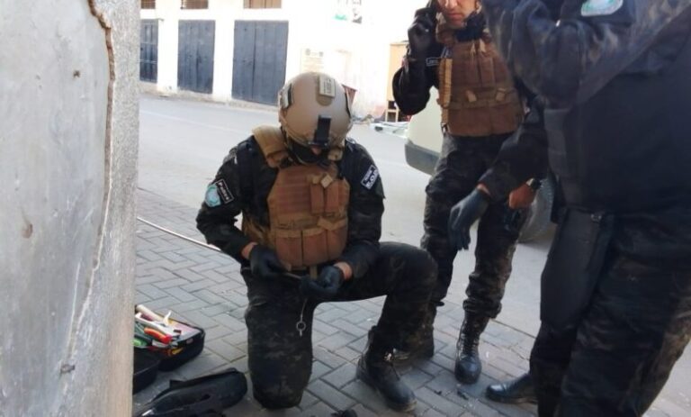 الشرطة: الطرود التي جرى الاشتباه بها تبين أنها “وهمية”