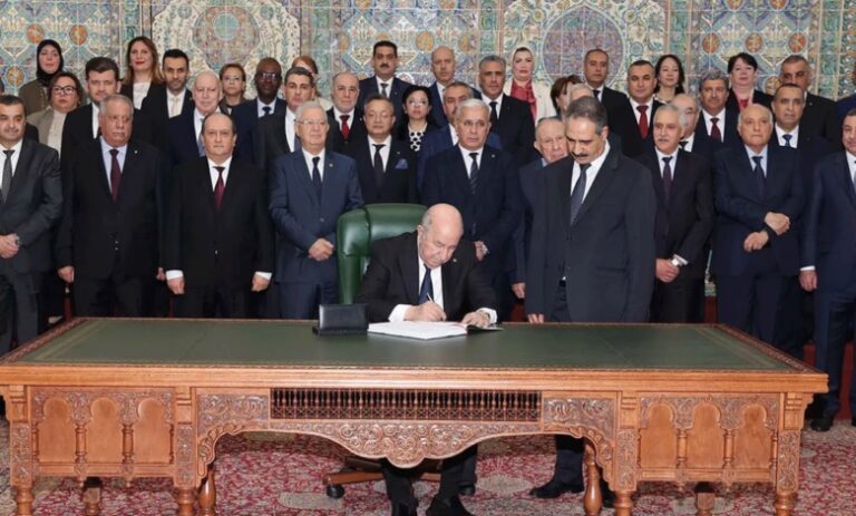 الرئيس الجزائري يوقع على أكبر موازنة بتاريخ البلاد