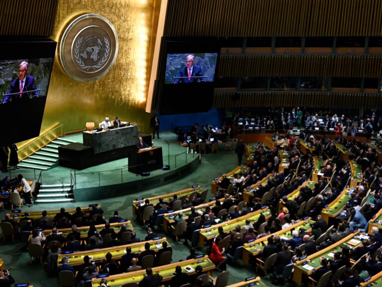 البرلمان العربي يُرحب بتصويت 164 دولة بالأمم المتحدة لقرار يؤكد حق شعبنا في تقرير مصيره