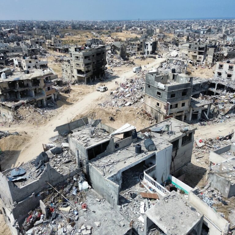 غزة بين الغارات والحصار: أكثر من 10 إصابات بقصف إسرائيلي وسط مدينة غزة