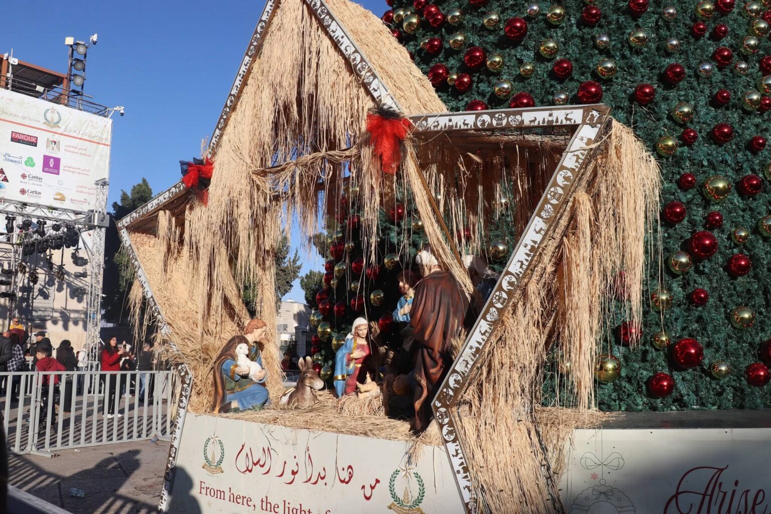 أجواء من الفرح والبهجة ليلة أمس مع عودة احتفالات أعياد الميلاد في بيت لحم لأول مرة منذ عامين