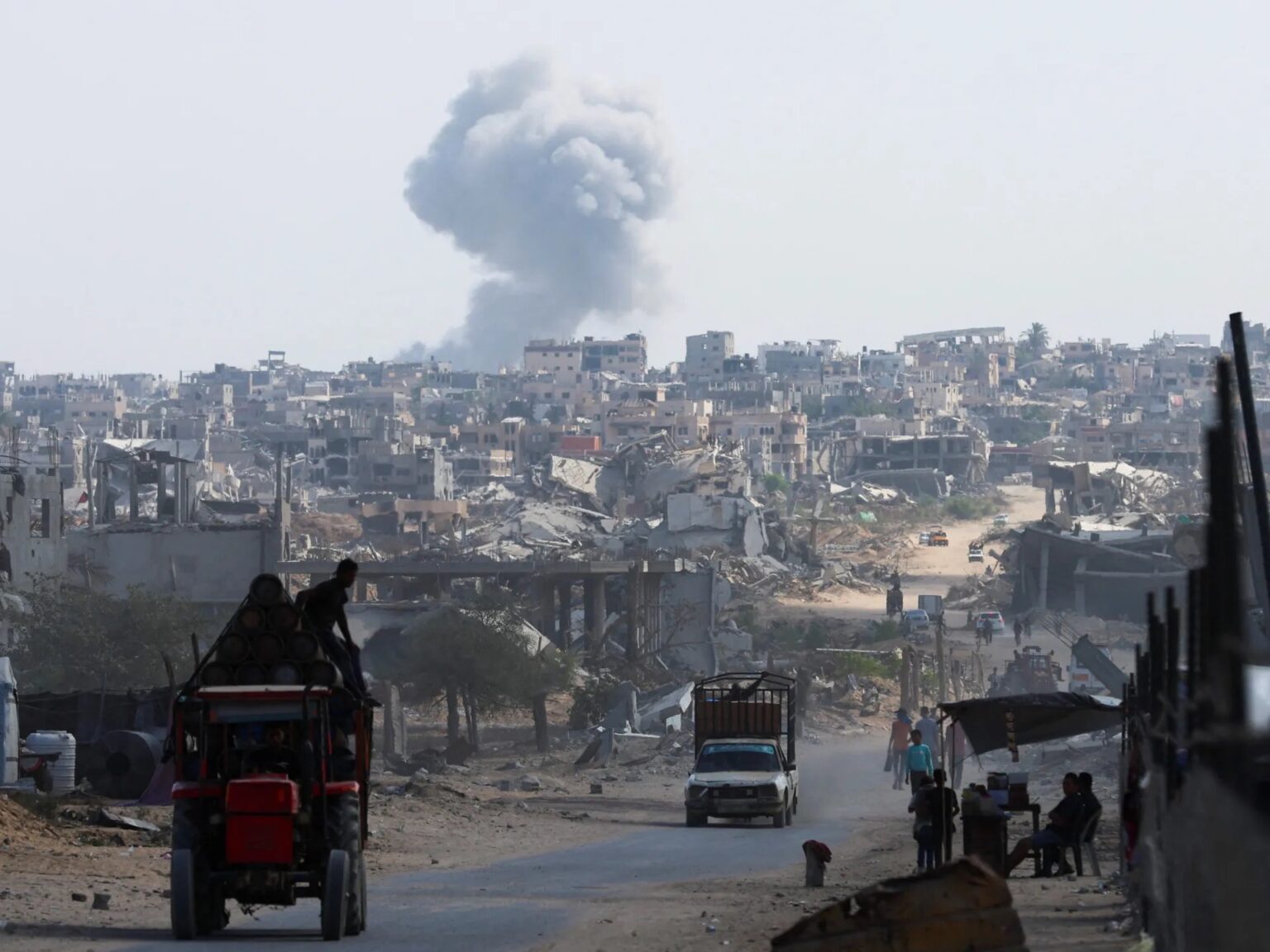 خروقات مستمرّة بالقطاع: نسف منازل في مدينة غزة وقصف على رفح وخانيونس