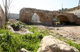 الاحتلال يعلن جزء من المنطقة الغربية لـ”بيت أولا” منطقة عسكرية مغلقة لمدة عام