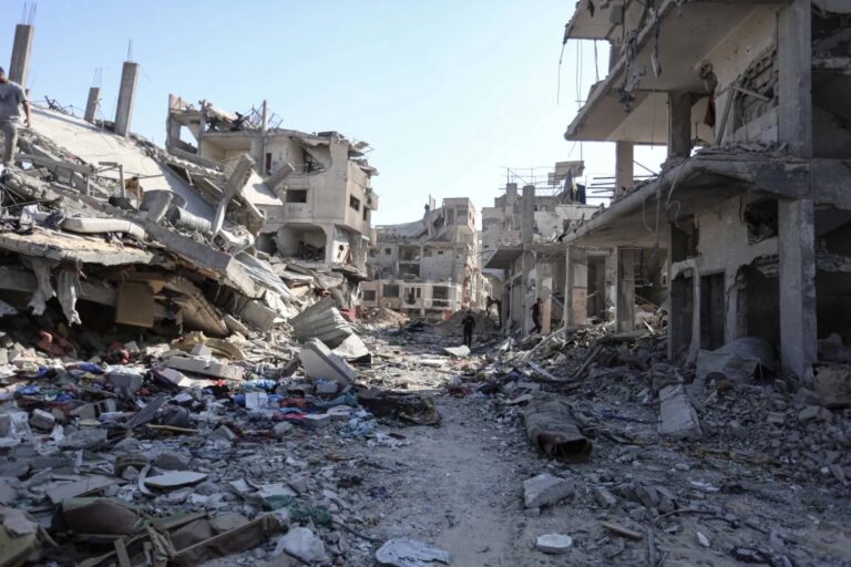 قصف جوي بغزة وخان يونس وموقع عسكري جديد شرق دير البلح