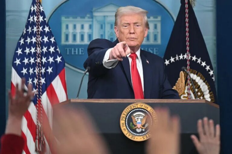 ترامب يضغط على فريقه لتقديم خطة عسكرية “حاسمة” للتحرك في إيران