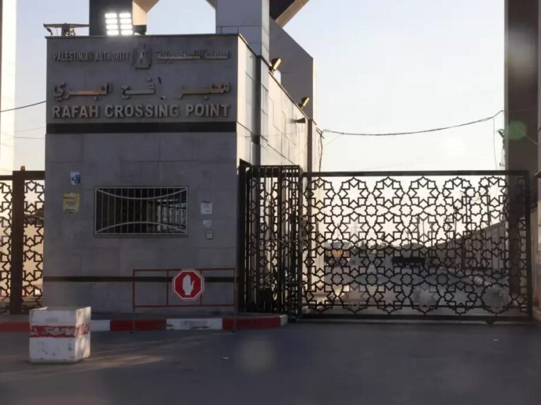 شروطًا تعجيزية لإعادة فتح معبر رفح وتفاقم الأزمة الإنسانية في غزة