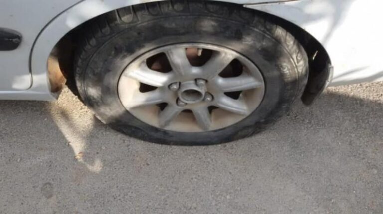 مستوطنون يعطبون إطارات شاحنات ومركبات في صور باهر جنوب القدس