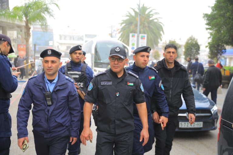 شرطة نابلس تؤمن وصول 50 حافلة للزوار وتواصل تسهيل الحركة المرورية مع بداية أسبوع جديد