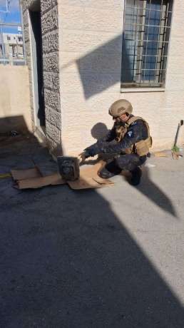 الشرطة: سقوط شظايا قذائف صاروخية في أربع مناطق بالضفة