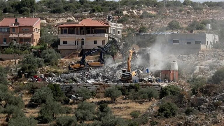 الاحتلال يهدم منزلا في بلدة قراوة بني حسان غرب سلفيت