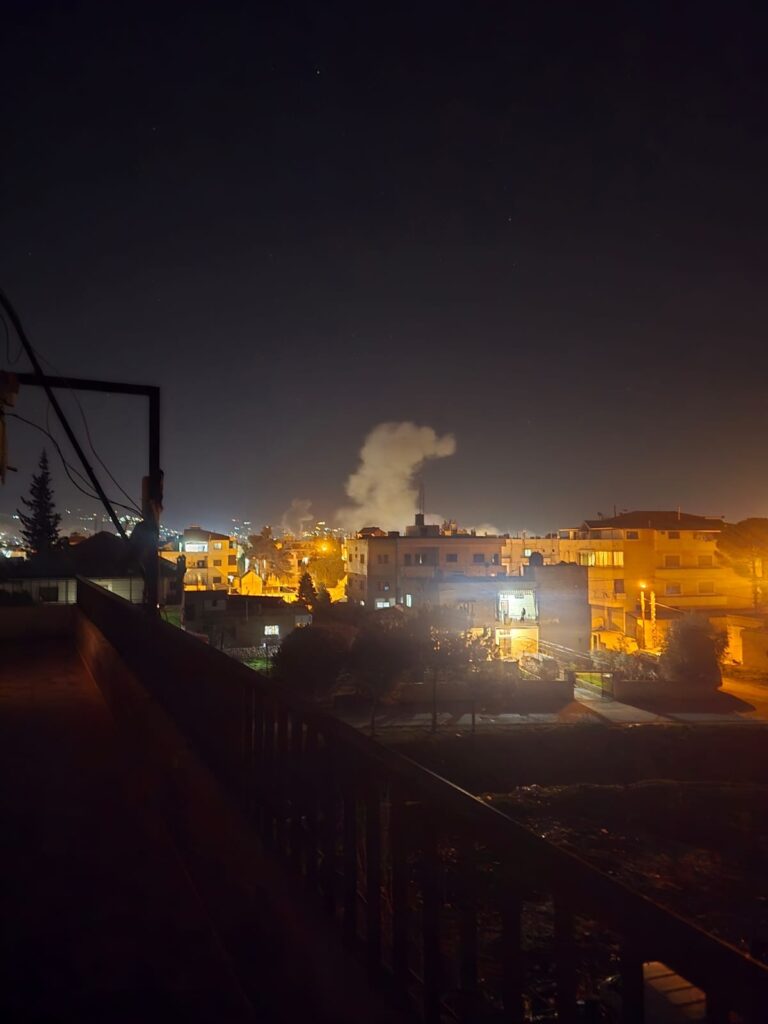 لبنان: أكثر من 12 شهيدا و30 جريحا في غارات إسرائيلية على مخيم عين الحلوة والبقاع