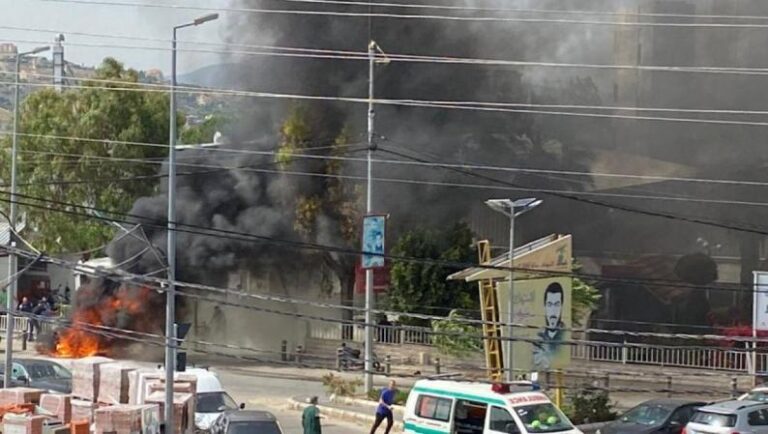 استشهاد مسعفين وإصابة آخرين في قصف الاحتلال محيط مستشفى جنوب لبنان