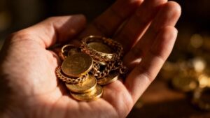 نابلس: القبض على سيدة سرقت ذهب بقيمة 50 ألف دينار