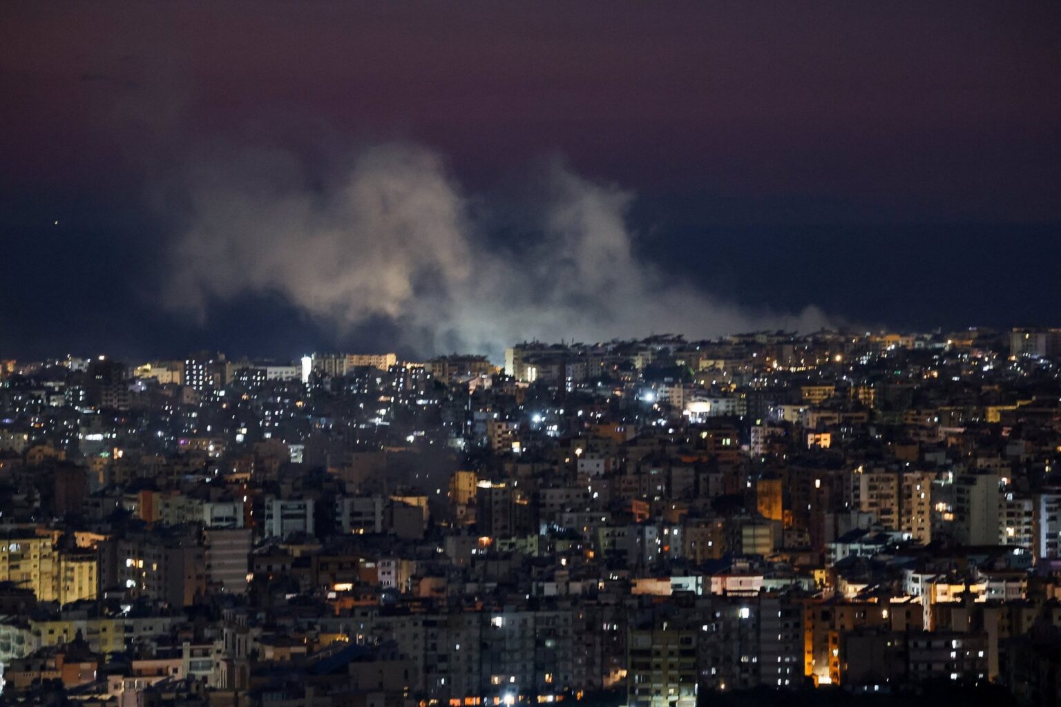 إسرائيل تقصف مراكز القيادة بإيران وتخلي جنوب الليطاني في لبنان