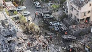 انفجارات بطهران وإصابات بشظايا صاروخية في إسرائيل