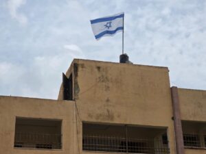 مستعمرون يقتحمون مدرسة في حوارة جنوب نابلس