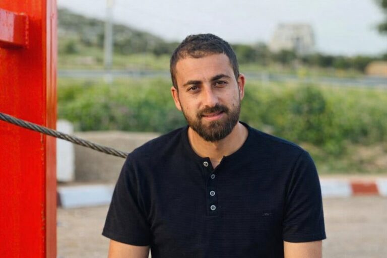 جماهير غفيرة تشيع جثمان الشهيد أمير عودة إلى مثواه الأخير