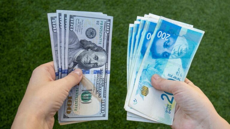 ما أسباب وصول الشيكل إلى أقوى مستوياته منذ 30 عاما مقابل الدولار؟