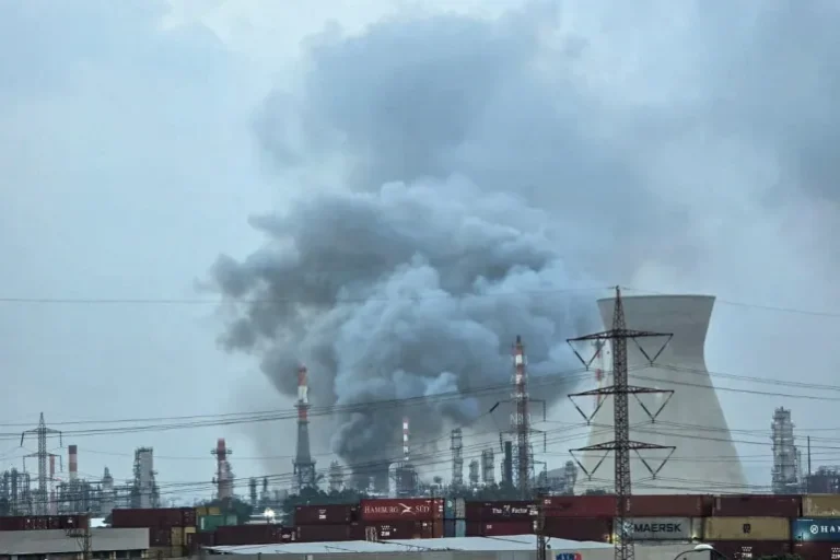 إصابة مباشرة لمجمع صناعات إسرائيلي بصاروخ إيراني