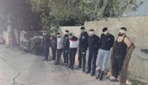 الاحتلال يعتقل نحو 20 مواطنا من حزما شرق القدس ويغلق مداخلها