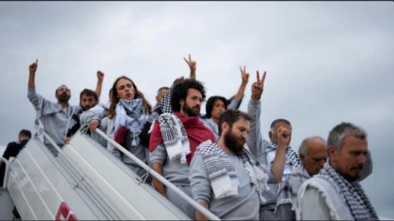 وصول ناشطي “أسطول الصمود” إلى تركيا بعد ترحيلهم من سلطات الاحتلال