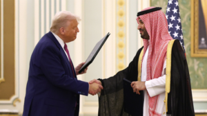 حال توقف الحرب مع إيران.. ترمب يبلغ دولاً عربية برغبته في انضمامها لمعاهدات سلام مع “إسرائيل”