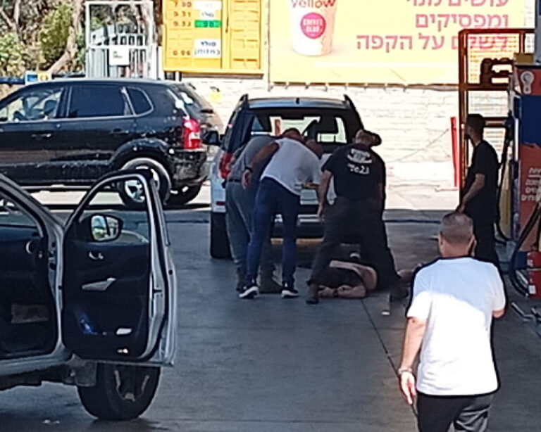 “محدث” قتيل ومصابون بإطلاق نار في عدة مواقع ببلدات يهودية جنوب الطيبة واشتباه بعملية