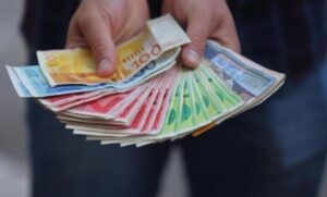 المالية: رواتب الموظفين عن شهر آذار يوم الخميس بنسبة لا تقل عن 50% وبحد أدنى 2000 شيكل