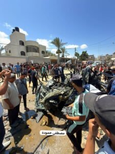 شهيدان و7 إصابات في قصف الاحتلال مركبة في دير البلح وسط قطاع غزة