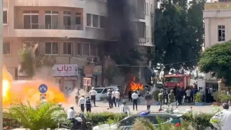 سماع دوي انفجارين في دمشق تزامناً مع زيارة الرئيس الفرنسي إيمانويل ماكرون