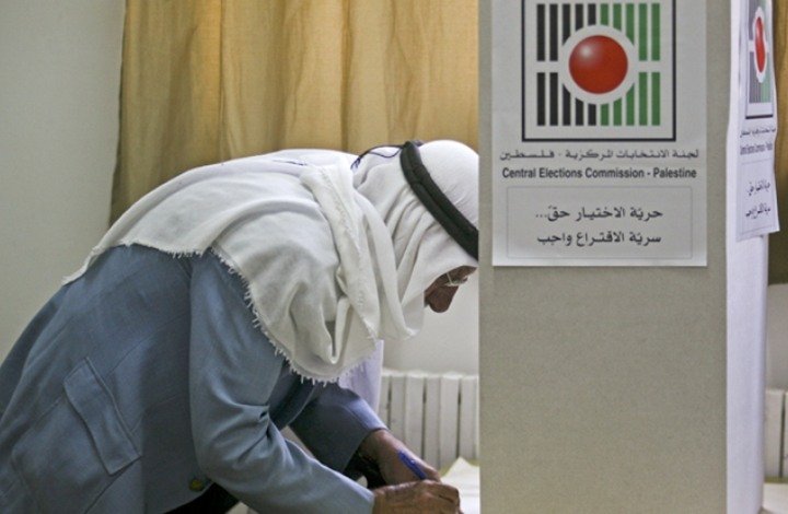 لجنة الانتخابات لوطن: بدأنا بتأهيل مكاتبنا في قطاع غزة استعداداً للإنتخابات ولدينا حلول فنية في حال منع الاحتلال إجراء الانتخابات في القدس
