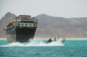رويترز: إيران تطلب من انصار الله إغلاق باب المندب إذا استهدفت واشنطن شبكة الطاقة