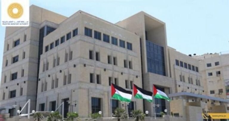 سلطة النقد تحذر من انهيار الاقتصاد والخدمات الأساسية بعد قطع العلاقات مع البنوك الاسرائيلية