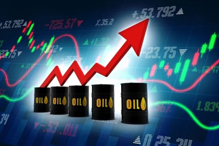 النفط يقفز والدولار يرتفع والذهب يتراجع