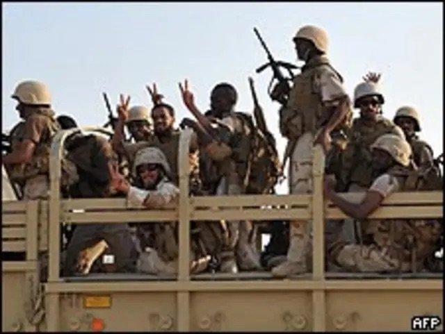 الحوثيون يعلنون استهداف ناقلتي نفط سعوديتين، وإيران تقول إن مضيق هرمز “مغلق بالكامل”