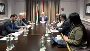 رئيس الوزراء مصطفى: لا بديل عن الأونروا ويجب مواصلة الضغط على إسرائيل