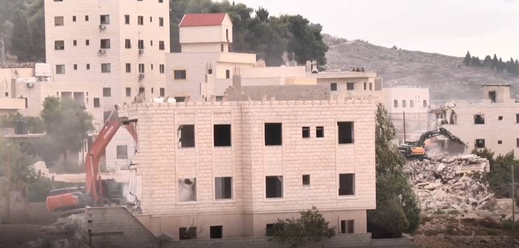 الاحتلال يهدم منزلا من طابقين في نابلس