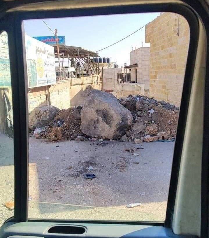 الاحتلال يواصل عدوانه على مخيم قلنديا لليوم الثاني: هدم محال تجارية ومداهمة عشرات المنازل