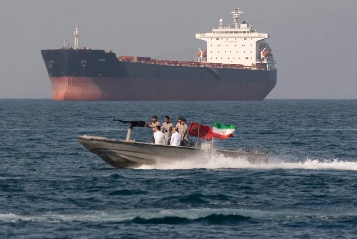 ايران توافق على مقترح “قطري – أمريكي” لإعادة فتح مضيق هرمز