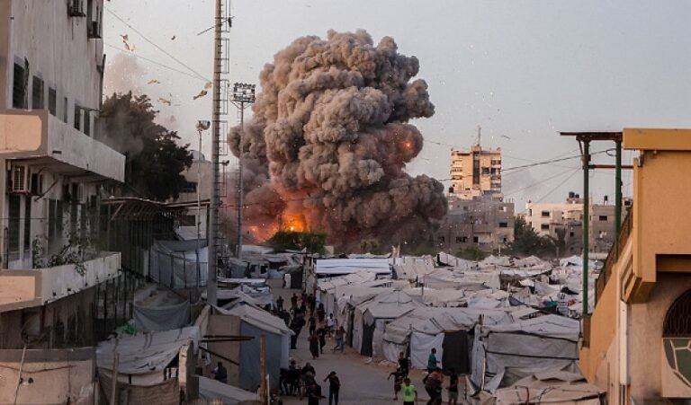 شهداء بقصف طال منازل وخيام نازحين في غزة
