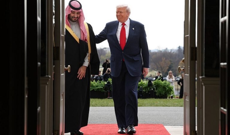 ترامب يحيل الاتفاق النووي مع السعودية إلى الكونغرس ويتمسك بربطه بالتطبيع مع إسرائيل