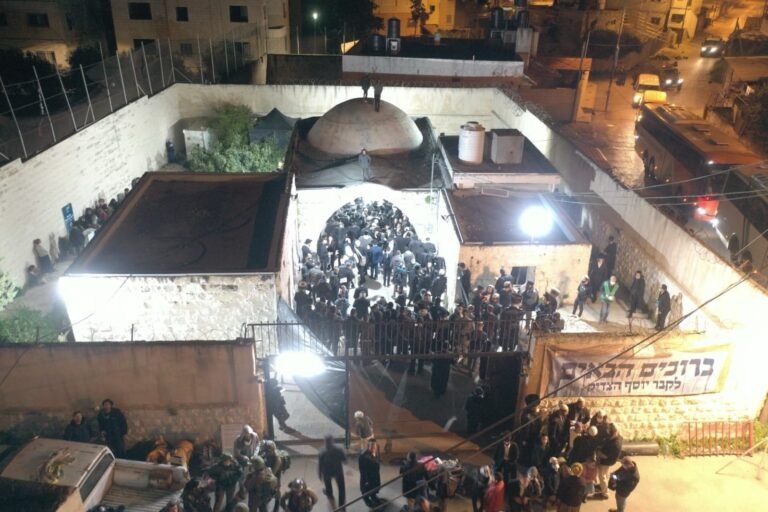 بالفيديو… اقتحام المستوطنين لـ”قبر يوسف” وحملة اعتقالات بالضفة والقدس