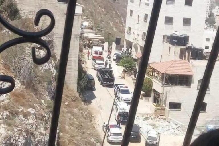 النيابة والشرطة تحققان في واقعة وفاة شاب في منطقه تل بنابلس