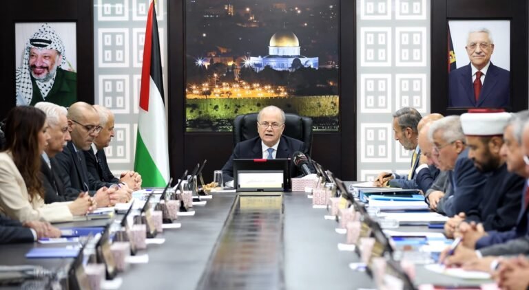 مصطفى في افتتاح جلسة مجلس الوزراء: ما يتعرض له شعبنا في غزة نابع من دوافع سياسية إسرائيلية مبيّتة
