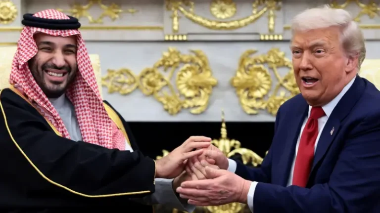 السعودية تطلب مساعدة أمريكية لقتال الحوثيين، وتوقف “احترازياً” خط أنابيب شرق-غرب النفطي
