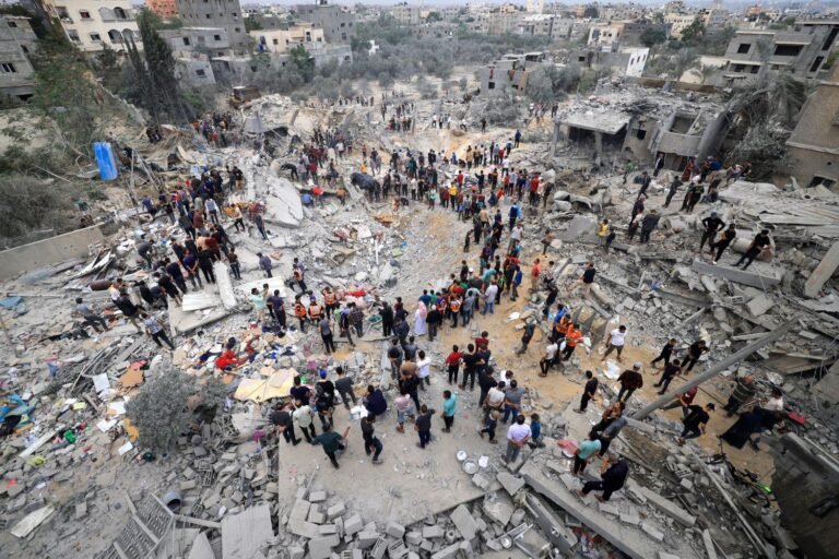 ارتفاع حصيلة ضحايا انهيار بناية سكنية في غزة إلى 14 شهيدا وأكثر من 100 مفقود