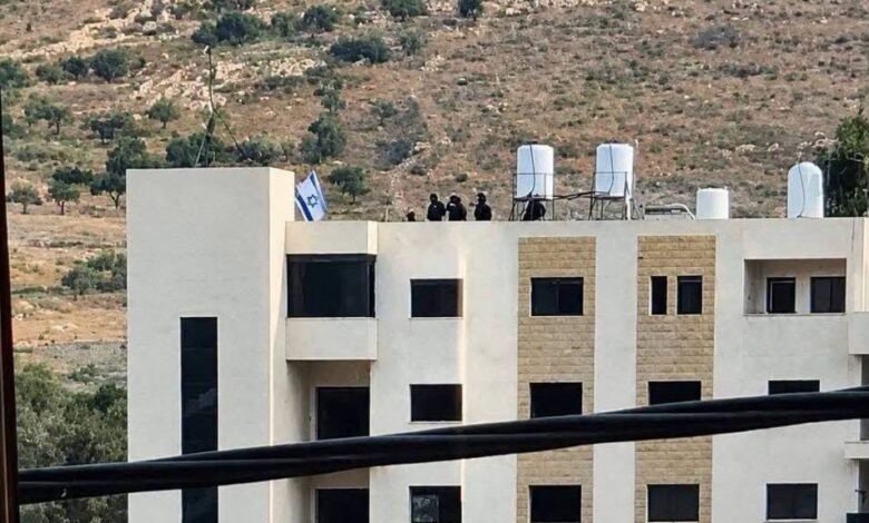 لليوم الرابع .. الاحتلال يواصل اقتحام قرية بورين ويحول منازل لثكنات عسكرية